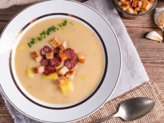 Картофельный суп с беконом и пореем