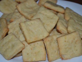 Крекеры с луком