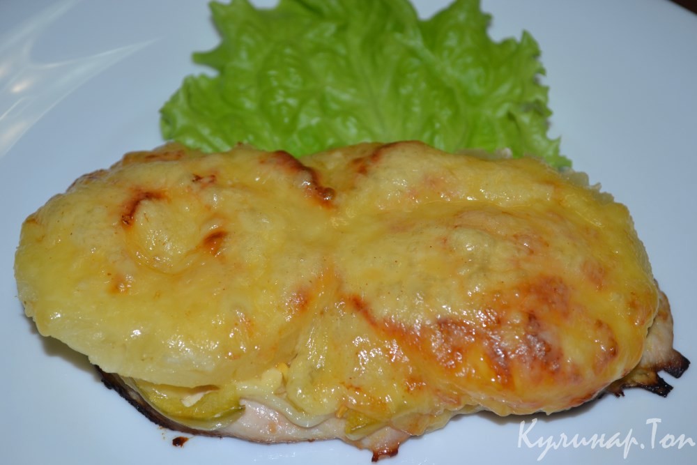 Куриная отбивная с ананасами