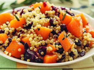 Кускус с фруктами и ягодами