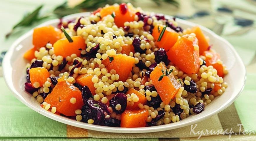 Кускус с фруктами и ягодами