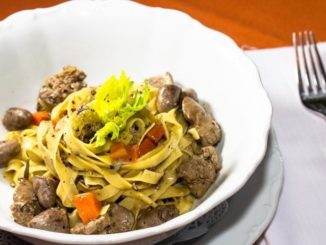 Паста с куриными сердечками и печенью