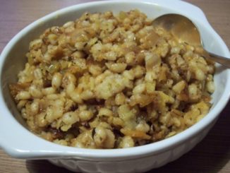 Перловая каша с луком и шкварками