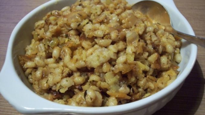 Перловая каша с луком и шкварками Перловая каша с луком и шкварками