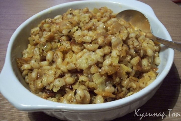 Перловая каша с луком и шкварками