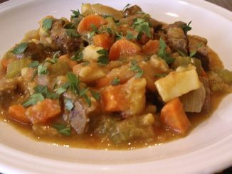 Рагу из говядины с овощами и сметаной