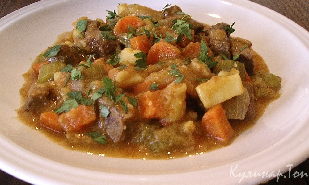 Рагу из говядины с овощами и сметаной