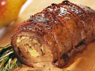 Рулет из говядины с грушами и сыром