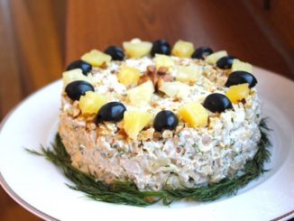 Салат с курицей и ананасами «Пикантный»