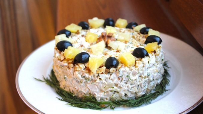 Салат с курицей и ананасами «Пикантный» Салат с курицей и ананасами «Пикантный»