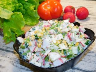 Салат с редисом и кукурузой