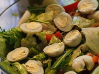 Салат с тунцом и рукколой