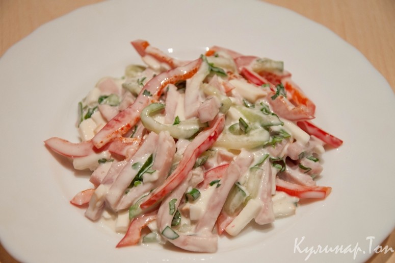 Салат с ветчиной, сыром и болгарским перцем