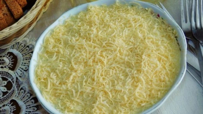 Слоеный салат с курицей и черносливом Слоеный салат с курицей и черносливом