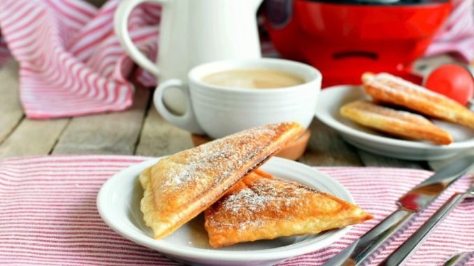 Слойки с творогом и кокосовой стружкой Слойки с творогом и кокосовой стружкой