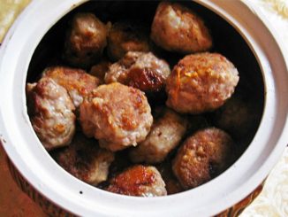 Свиные фрикадельки в горшочках