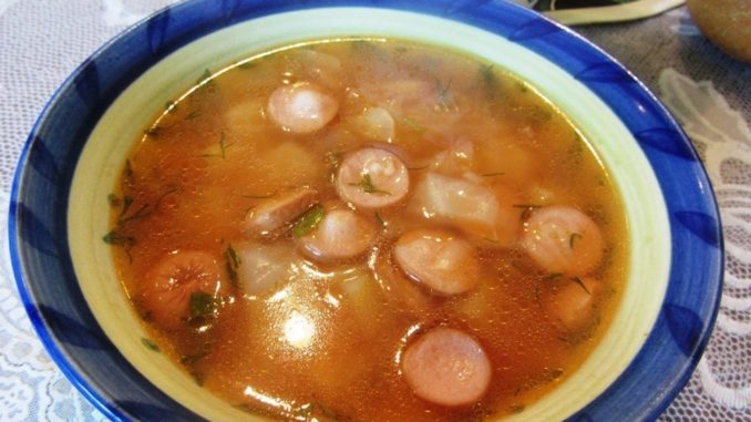Томатный суп с копчеными сосисками Томатный суп с копчеными сосисками