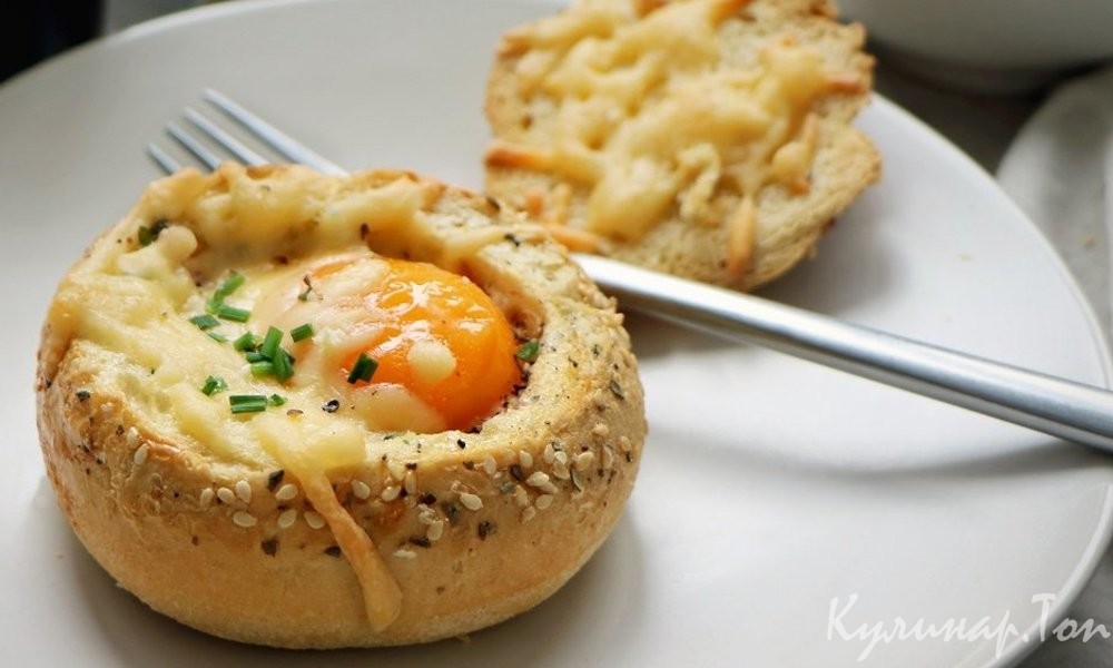 Яичница с ветчиной в булке