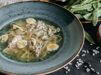 Куриный бульон с домашней лапшой