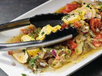 Курица с печеными баклажанами и лимонным соусом