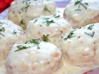 Мясные тефтели с рисом и белым соусом