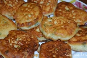 Оладьи на кефире с сыром и сосисками