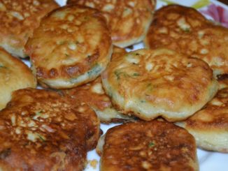 Оладьи на кефире с сыром и сосисками