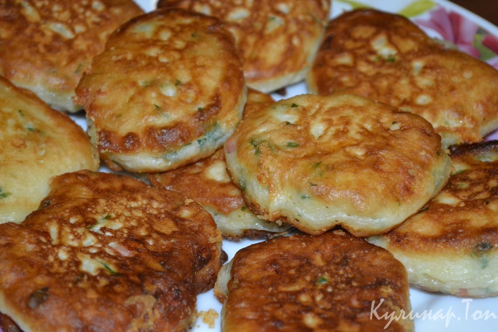 Оладьи на кефире с сыром и сосисками