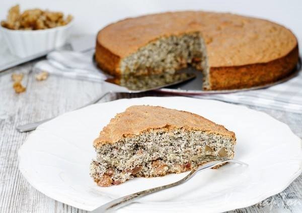 Пирог с маком и грецкими орехами