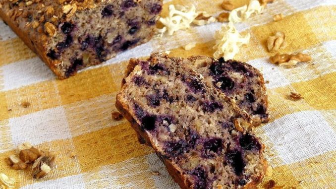 Пирог с овсянкой, бананами и черникой Пирог с овсянкой, бананами и черникой