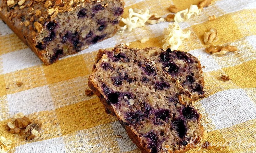 Пирог с овсянкой, бананами и черникой