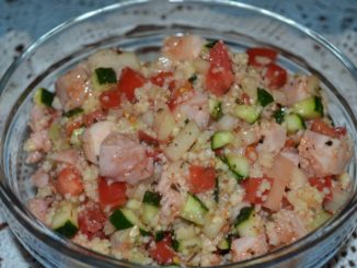 Салат из кускуса и копченой курицы