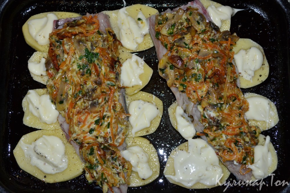 Скумбрия, запеченная с овощами
