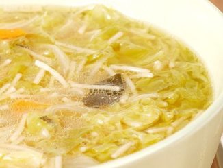 Суп мисо с курицей и лапшой рамен