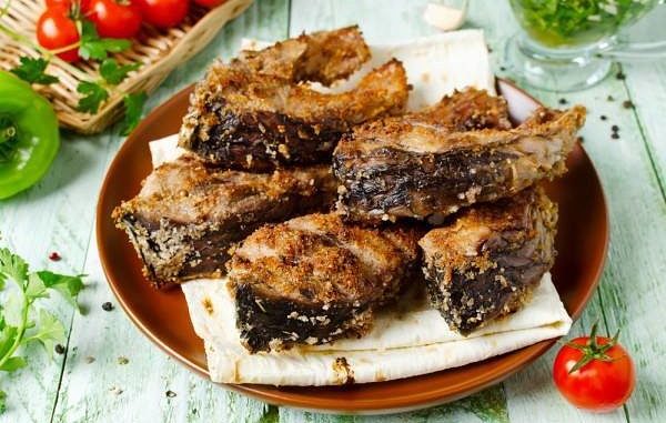 Жареный карп в панировочных сухарях Жареный карп в панировочных сухарях