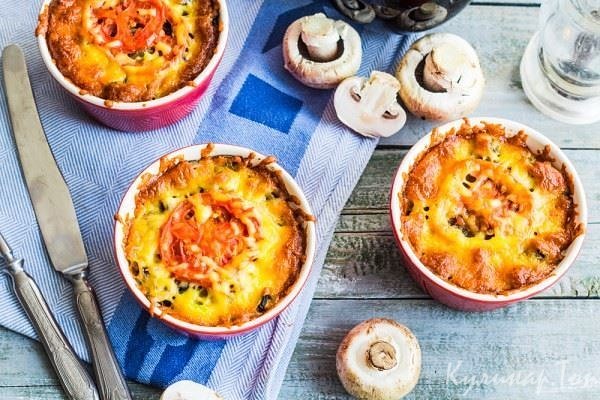 Жюльен из курицы, грибов и помидоров