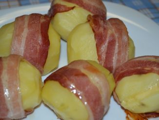 Картофель с сыром в беконе