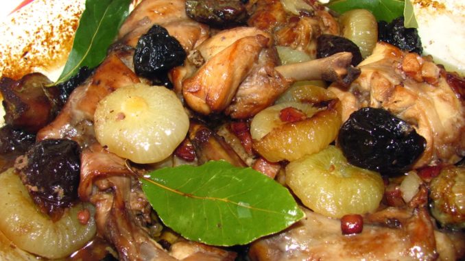 Кролик с черносливом и изюмными клецками Кролик с черносливом и изюмными клецками