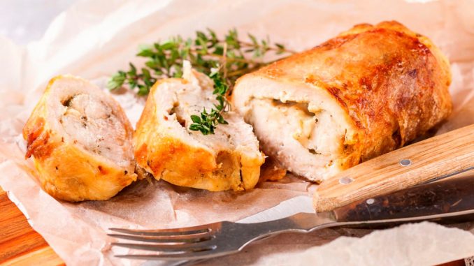 Куриные рулетики с сыром и зеленью Куриные рулетики с сыром и зеленью