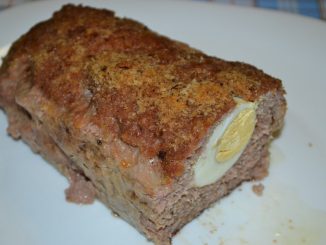 Мясной кекс с яйцами