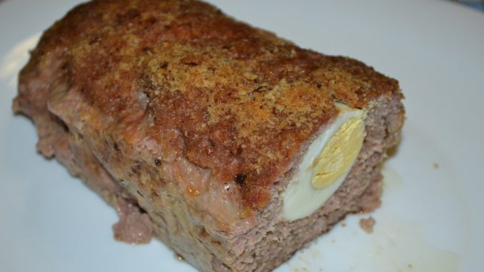 Мясной кекс с яйцами