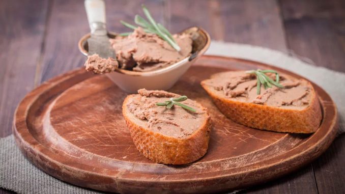 Нежнейший паштет из куриной печени с яйцом и плавленым сыром Нежнейший паштет из куриной печени с яйцом и плавленым сыром