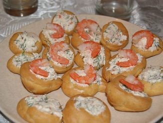 Профитроли с креветками