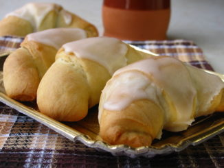 Рогалики с марципаном