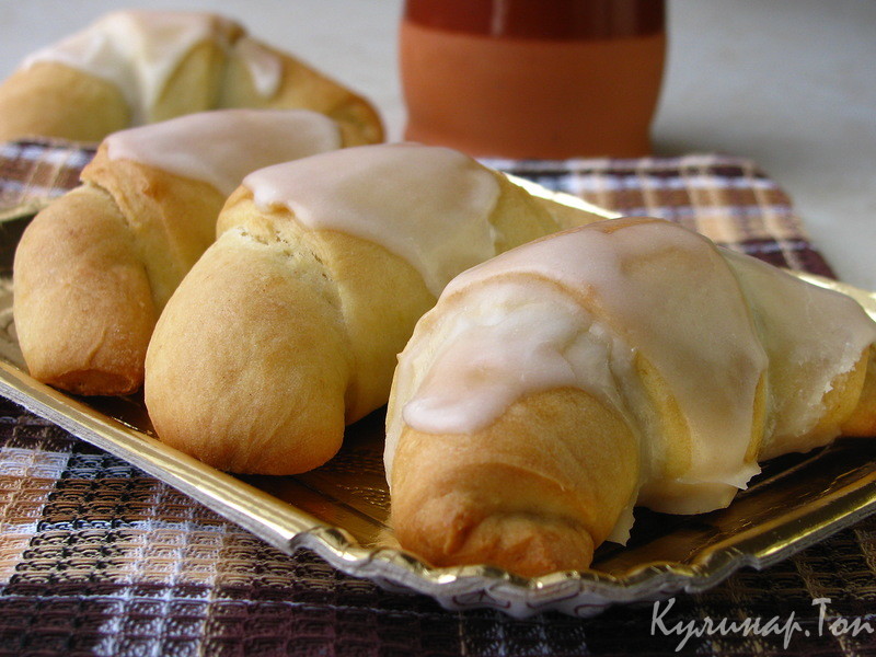 Рогалики с марципаном