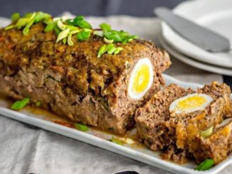 Рулет из фарша с яйцом