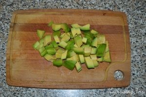 Салат со шпротами и авокадо