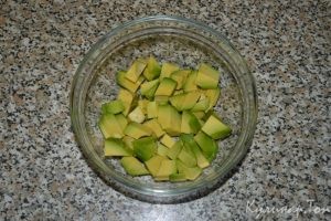 Салат со шпротами и авокадо