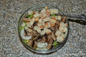 Салат со шпротами и авокадо