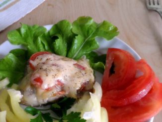Сельдь, тушеная с овощами и сыром